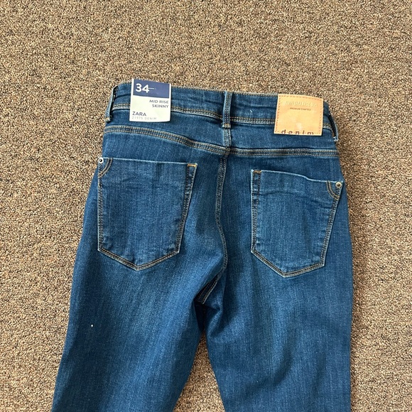 Zara Mid Rise Skinny Jeans - Picture 3 of 5